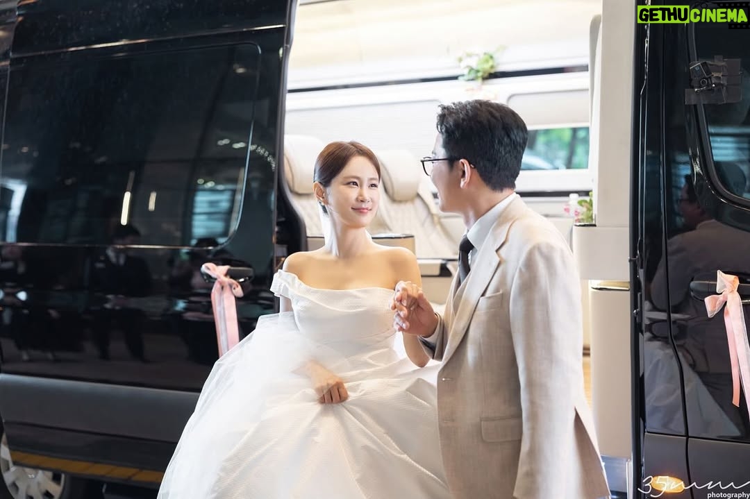 Kim Ji-min - 13.6K Likes - 사진 너무 이뽀용 정말 감사합니다^^
앨범 넘 기대돼요!!

#35mmphotography 
@35mmphotography_official