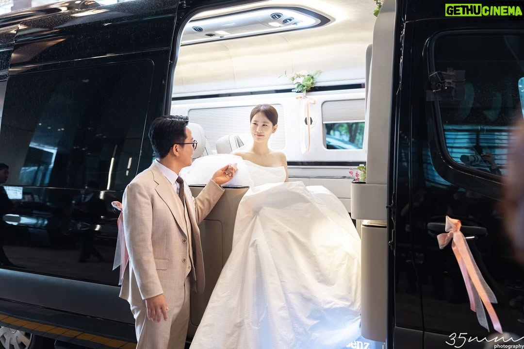Kim Ji-min - 13.6K Likes - 사진 너무 이뽀용 정말 감사합니다^^
앨범 넘 기대돼요!!

#35mmphotography 
@35mmphotography_official