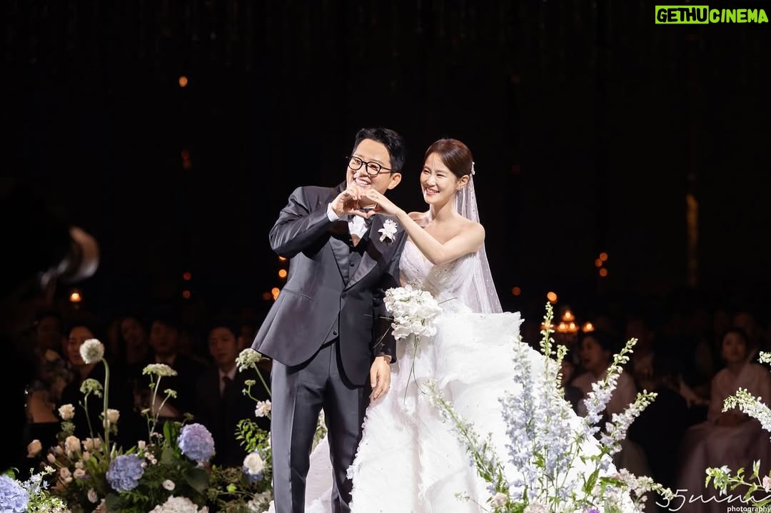 Kim Ji-min - 13.6K Likes - 사진 너무 이뽀용 정말 감사합니다^^
앨범 넘 기대돼요!!

#35mmphotography 
@35mmphotography_official