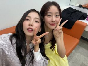 Kim Ji-sook Instagram - 사진 추가요!!🧡💚 #받아랏 #레인너스 #당근커플