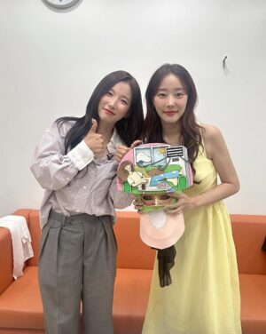 Kim Ji-sook Instagram - 웃다가 울다가ㅋㅋㅋ 깜짝 놀래켜줄 생각에 얼마나 신났을까🧡💚 너무 너무 잘했어!!! 울 언니 진짜 멋져부러!!!🥹 #당근커플