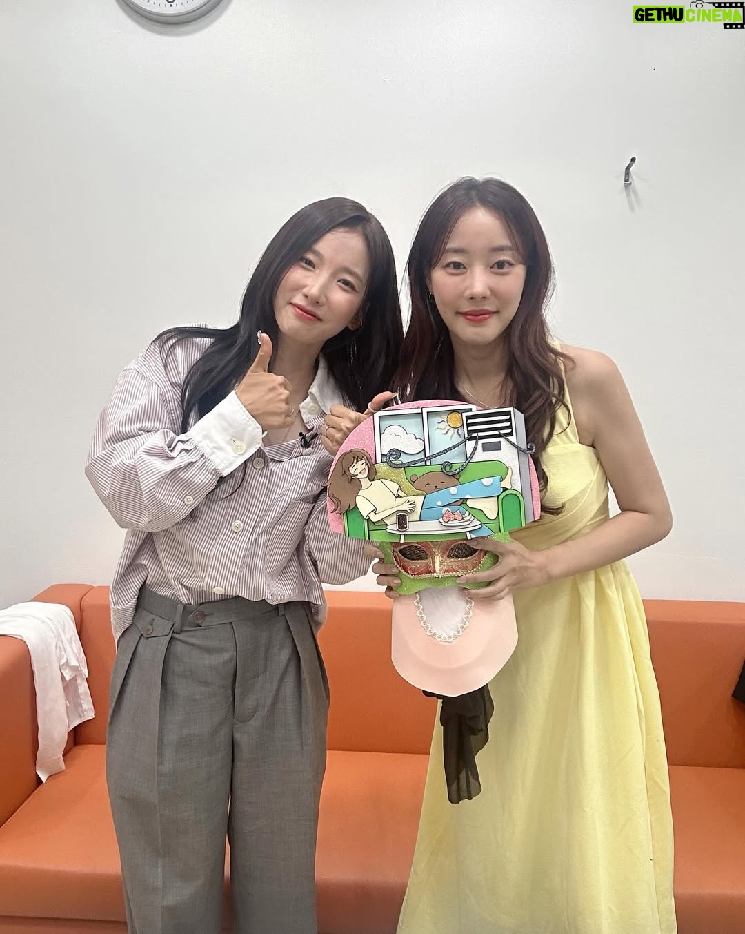 Kim Ji-sook - 3 Likes - 웃다가 울다가ㅋㅋㅋ 깜짝 놀래켜줄 생각에 얼마나 신났을까🧡💚 너무 너무 잘했어!!! 울 언니 진짜 멋져부러!!!🥹 #당근커플