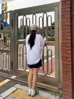 Kim Ji-sook Instagram - 동네 한바퀴 돌면서 오랜만에 학교 쪼로록🤓🤍