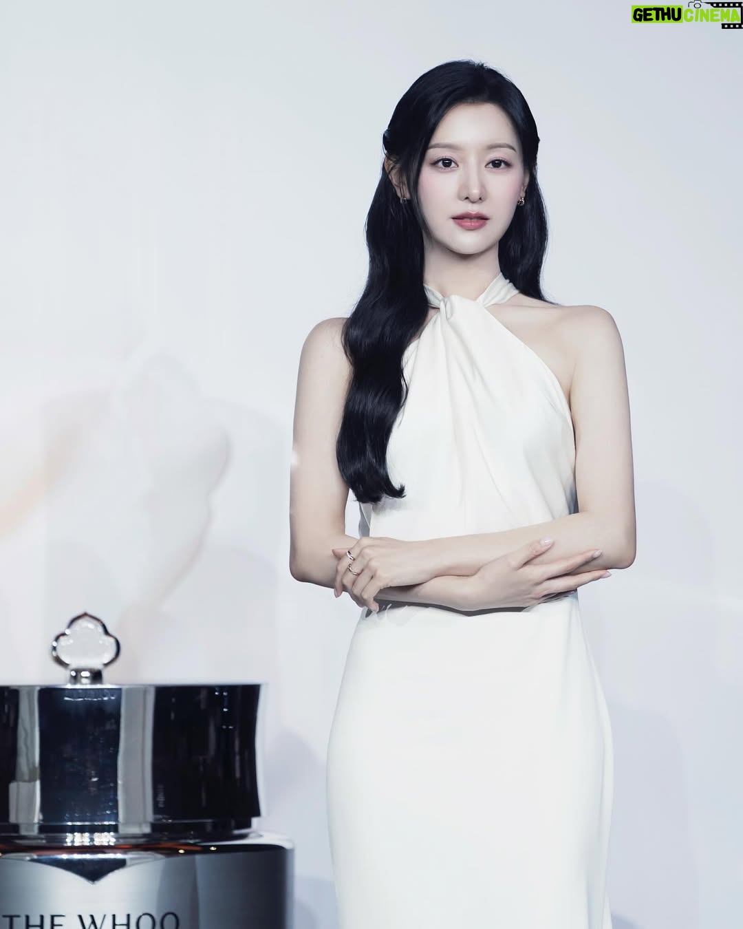 Kim Ji-won - 1.4 Million Likes - @thewhoo_official 🌬️♥︎