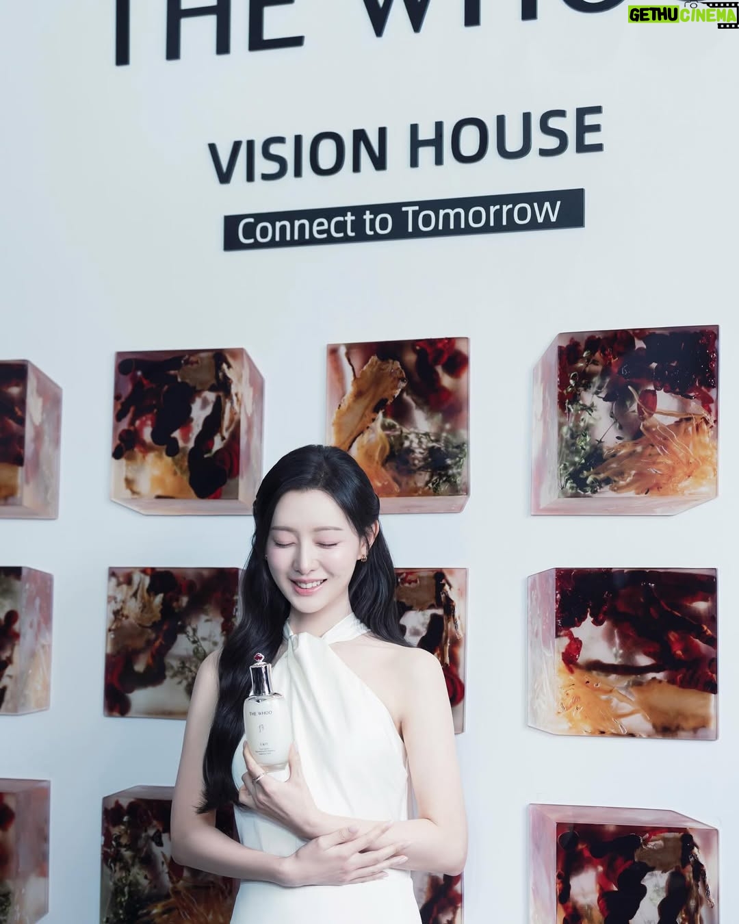 Kim Ji-won - 1.4 Million Likes - @thewhoo_official 🌬️♥︎