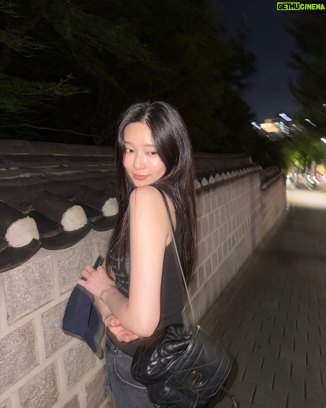 Kim Min-ju - 673.7K Likes - 너무덥따