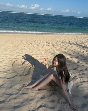 Kim Min-ju Instagram - 🐚🦈🏝️🌊🐋✨