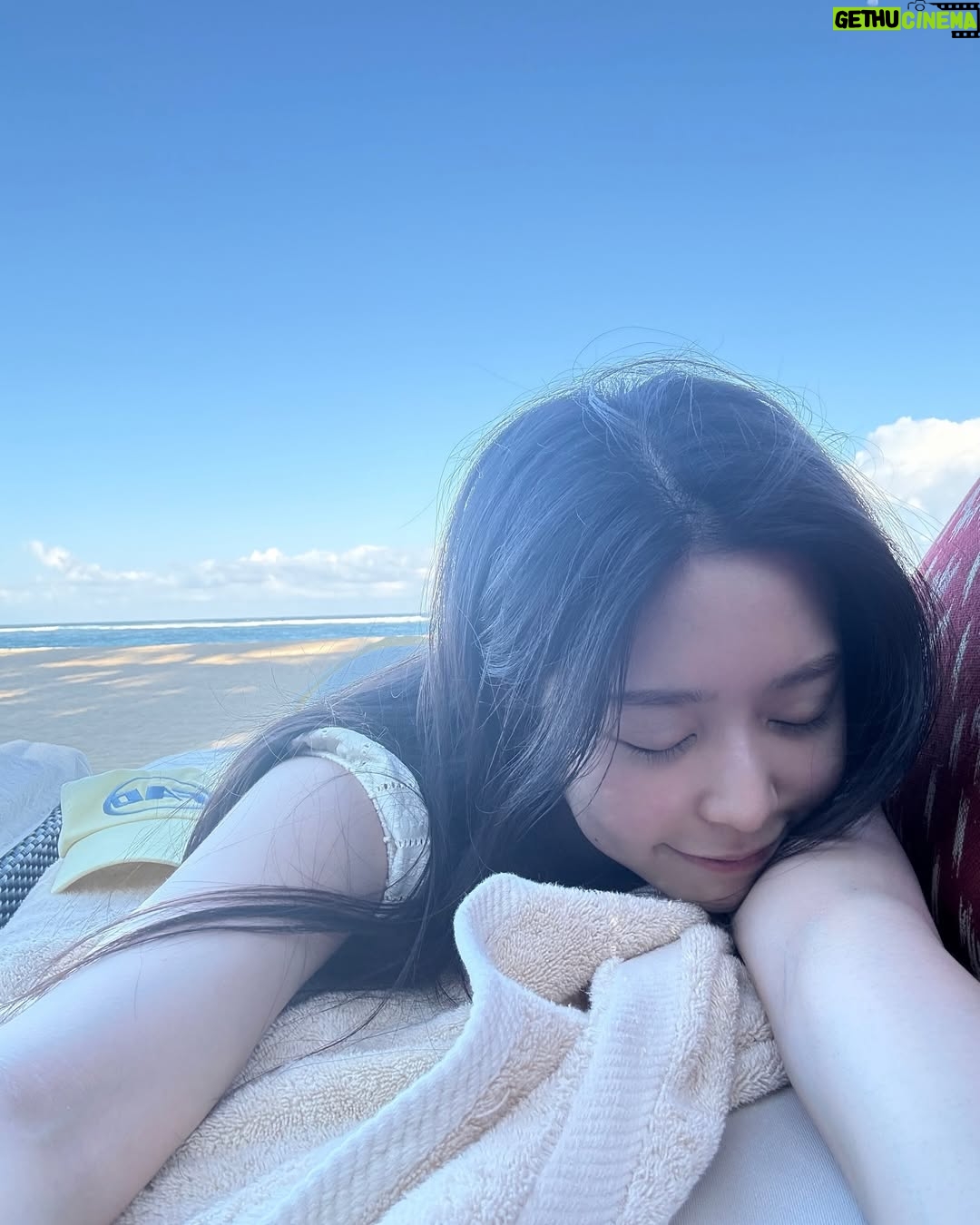 Kim Min-ju - 616.8K Likes - 🐚🦈🏝️🌊🐋✨
