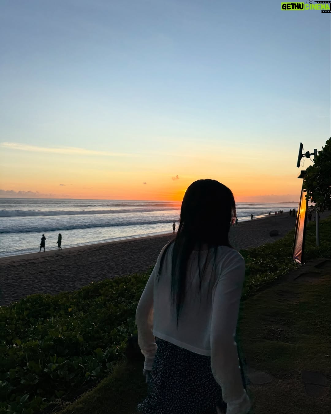 Kim Min-ju - 616.8K Likes - 🐚🦈🏝️🌊🐋✨