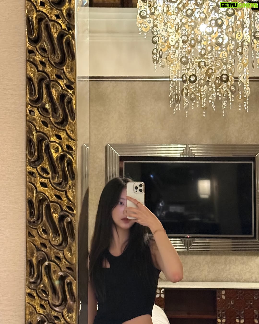 Kim Min-ju - 616.8K Likes - 🐚🦈🏝️🌊🐋✨