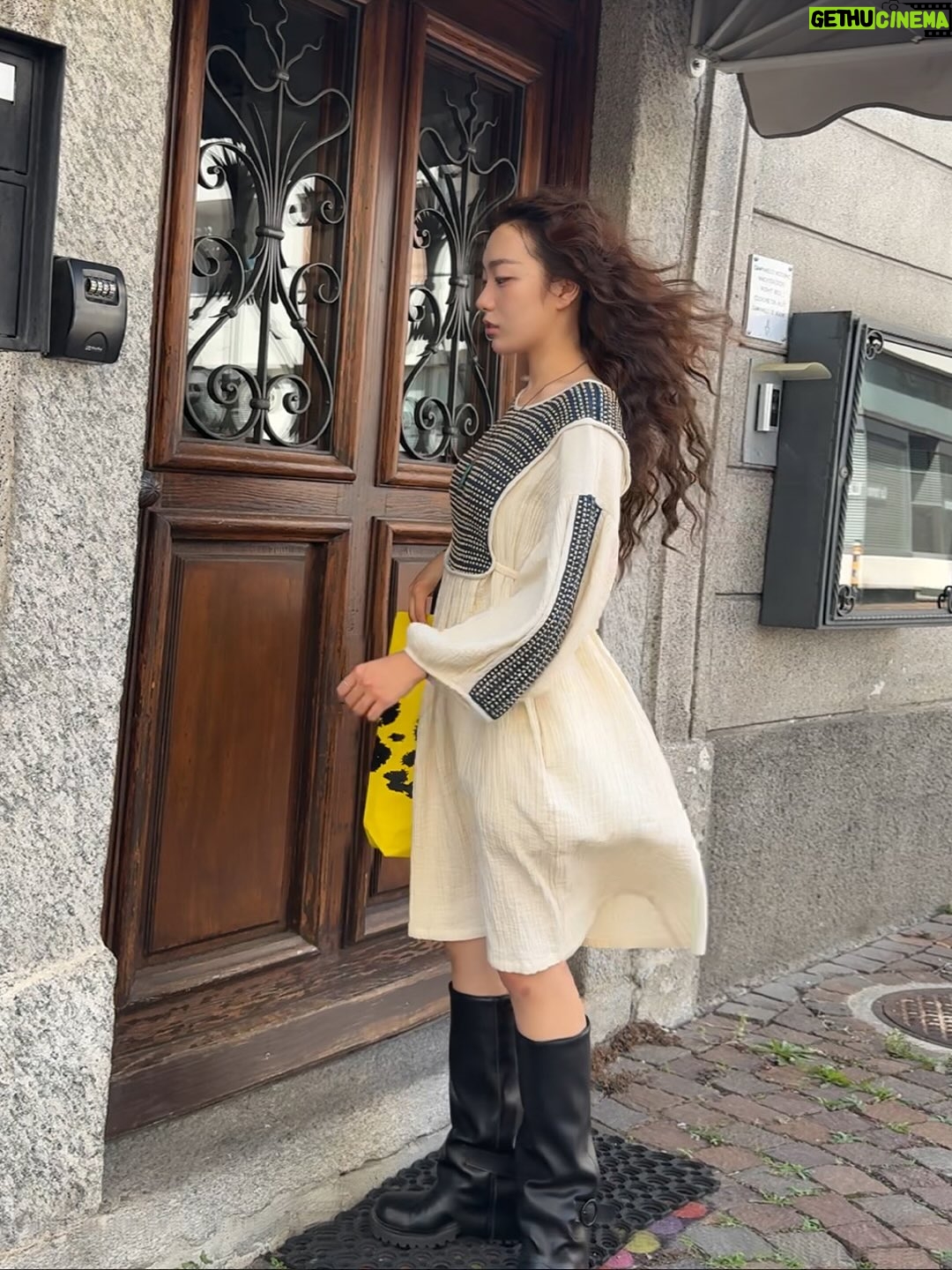 Kim Pureum - 4.6K Likes - 지난 #로카르노국제영화제 가서 찍어온 사진들이에요! 올리는 김에 다가올 일정 업데이트 한번 하고 갈게요 :D

(*시간 및 장소 등 상세한 내용은 별도로 또 공지 드리겠습니다.)

8월 24일(일) 6PM 정규앨범 ‘푸르스름’ 언플러그드의 리믹스 EP앨범(6곡) ‘𝐁𝐋𝐔𝐈𝐒𝐇’ 𝐫𝐞𝐦𝐢𝐱 가 발매됩니다! (오래 기다리셨죠!! 엄청난 프로듀서 분들께서 함께 해주셨어요. MV도 기대해주세요!)

9월 6일(토) 5PM  홍대 무신사게러지에서 #뮤즈온페스티벌 
티켓 못구하신 분들 이벤트 응모로 추가 get하세요. @_muse_on 

9월 7일(일) 7PM #제천국제음악영화제 ‘히든트랙’ 
(영화 상영 40분 *토크 및 라이브 3곡) 프로그램 
 >가까운 지역에 계신 분들, 꼭 놀러오세요!

9월 12일(금) #SF라디오드라마 기획(부산교통방송) 
‘그날 그곳에서, Dive into you’ 송출
> 아나운서,성우분들과 목소리 연기 재밌었습니다. 

9월 20일(토) 5PM_BNK 부산은행 #아트시네마 
 김푸름 어쿠스틱 단독공연

10월엔 대만 #베가본드뮤직페스티벌 해외무대에 서게 되었습니다! 🎉 
그리고 올 해 안에 #신곡_EP앨범 발매하려 열심히 작업하고 있습니다;D
위 공연들에 오시면 작업중인 미공개곡들도 불러 들릴게요!

그리고, 지난 3년간 촬영했던 영화들이 순차적으로 공개될 것 같아요! 
제일 먼저 #생명의은인 개봉을 준비중이고요, 그리고 내년쯤에 나올 #지느러미 #클리어 #7days7people 등 순차적으로 공개 예정이니, 매체가 확정되는대로 또 소식들고 찾아올게요!! 다들 건강하시고 여름감기 조심하시구요!!!(유경험자)