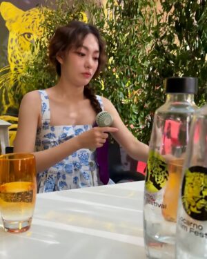 Kim Pureum Instagram - 박세영감독님 시소픽쳐스 PD님들 고생많으셨습니다! 초대해주셔서 감사합니다 ;D 🩵 #locarno78 🐆

#thefin #지느러미 #로카르노국제영화제 #locarnofilmfestival