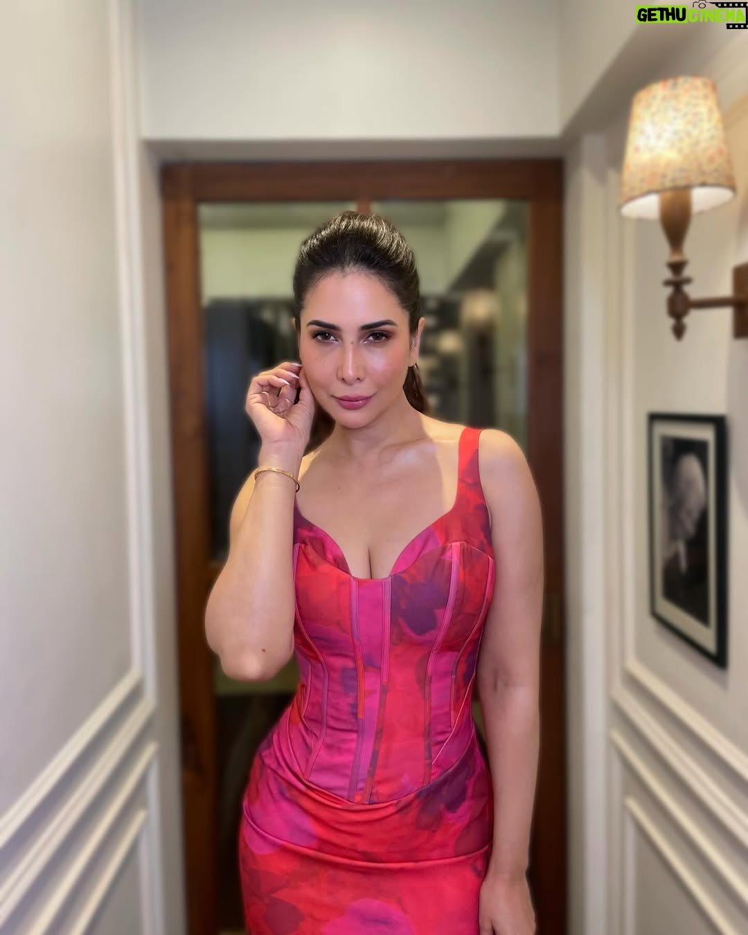 Kim Sharma - 16.7K Likes - In my Womaniya era ♥️