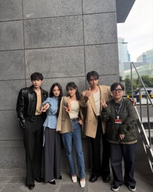 Kim Yi-kyeong Instagram - 생일선물 같았던 이번 부산국제영화제의 순간들 🎞️
함께 할수 있어서 행복했습니다
#친애하는x 11.6 tving OPEN 🖤
🙅♀️❌❌❌