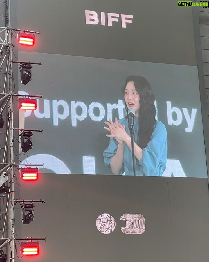Kim Yi-kyeong - 58.8K Likes - 생일선물 같았던 이번 부산국제영화제의 순간들 🎞️
함께 할수 있어서 행복했습니다
#친애하는x 11.6 tving OPEN 🖤
🙅‍♀️❌❌❌
