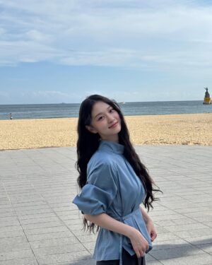 Kim Yi-kyeong Instagram - 생일선물 같았던 이번 부산국제영화제의 순간들 🎞️
함께 할수 있어서 행복했습니다
#친애하는x 11.6 tving OPEN 🖤
🙅♀️❌❌❌