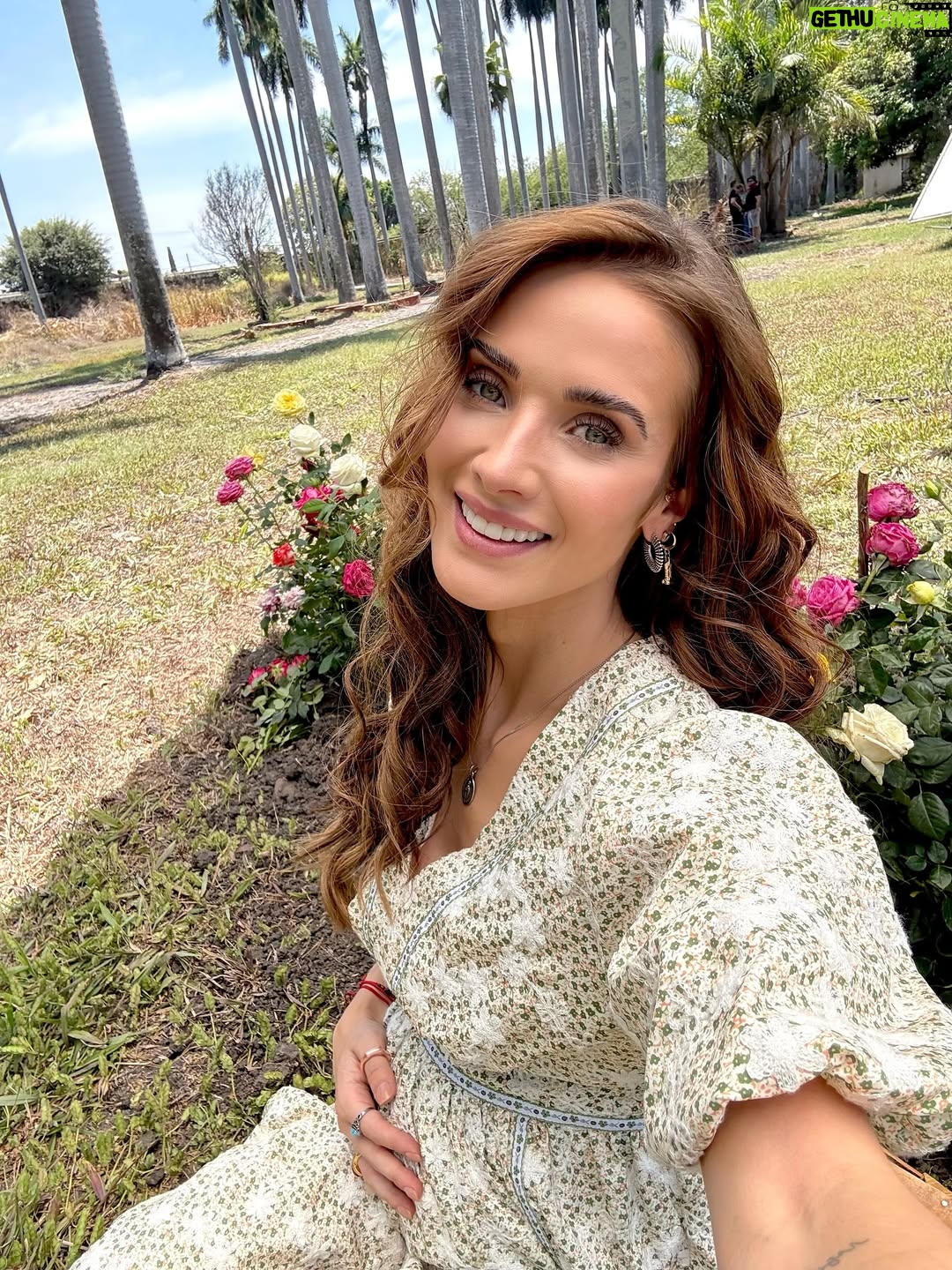Kimberly Dos Ramos - 214.4K Likes - Gracias y mil gracias de todo ❤️ a tod@s ustedes por acompañarnos durante estos meses viendo @meatrevoaamarte 🐎🙏🏻. 
Gracias a todo el equipo que formó parte de esta gran historia 👏🏻 todos hicieron un trabajo maravilloso. 

Gracias a mis Kimystas 😍 y a todos por el amor ,por  el apoyo que le dieron a mi Victoria con sus videos, fotos , DM y por siempre ponernos al día con todo lo que pasaba en cada uno de los capítulos 👏🏻🙏🏻 ustedes son lo máximo .

Gracias y mil gracias también a @productormejia por confiar en mi , por darme la oportunidad de interpretar y sobre todo de disfrutar 
a mi Victoria en cada escena 🙏🏻😍 🐎 . 

Aquí les dejo más fotos y videos durante las grabaciones 🎥🥹. 

#novela #mexico #amor .