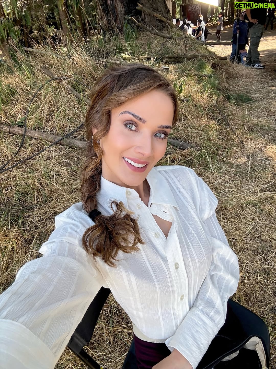 Kimberly Dos Ramos - 214.4K Likes - Gracias y mil gracias de todo ❤️ a tod@s ustedes por acompañarnos durante estos meses viendo @meatrevoaamarte 🐎🙏🏻. 
Gracias a todo el equipo que formó parte de esta gran historia 👏🏻 todos hicieron un trabajo maravilloso. 

Gracias a mis Kimystas 😍 y a todos por el amor ,por  el apoyo que le dieron a mi Victoria con sus videos, fotos , DM y por siempre ponernos al día con todo lo que pasaba en cada uno de los capítulos 👏🏻🙏🏻 ustedes son lo máximo .

Gracias y mil gracias también a @productormejia por confiar en mi , por darme la oportunidad de interpretar y sobre todo de disfrutar 
a mi Victoria en cada escena 🙏🏻😍 🐎 . 

Aquí les dejo más fotos y videos durante las grabaciones 🎥🥹. 

#novela #mexico #amor .