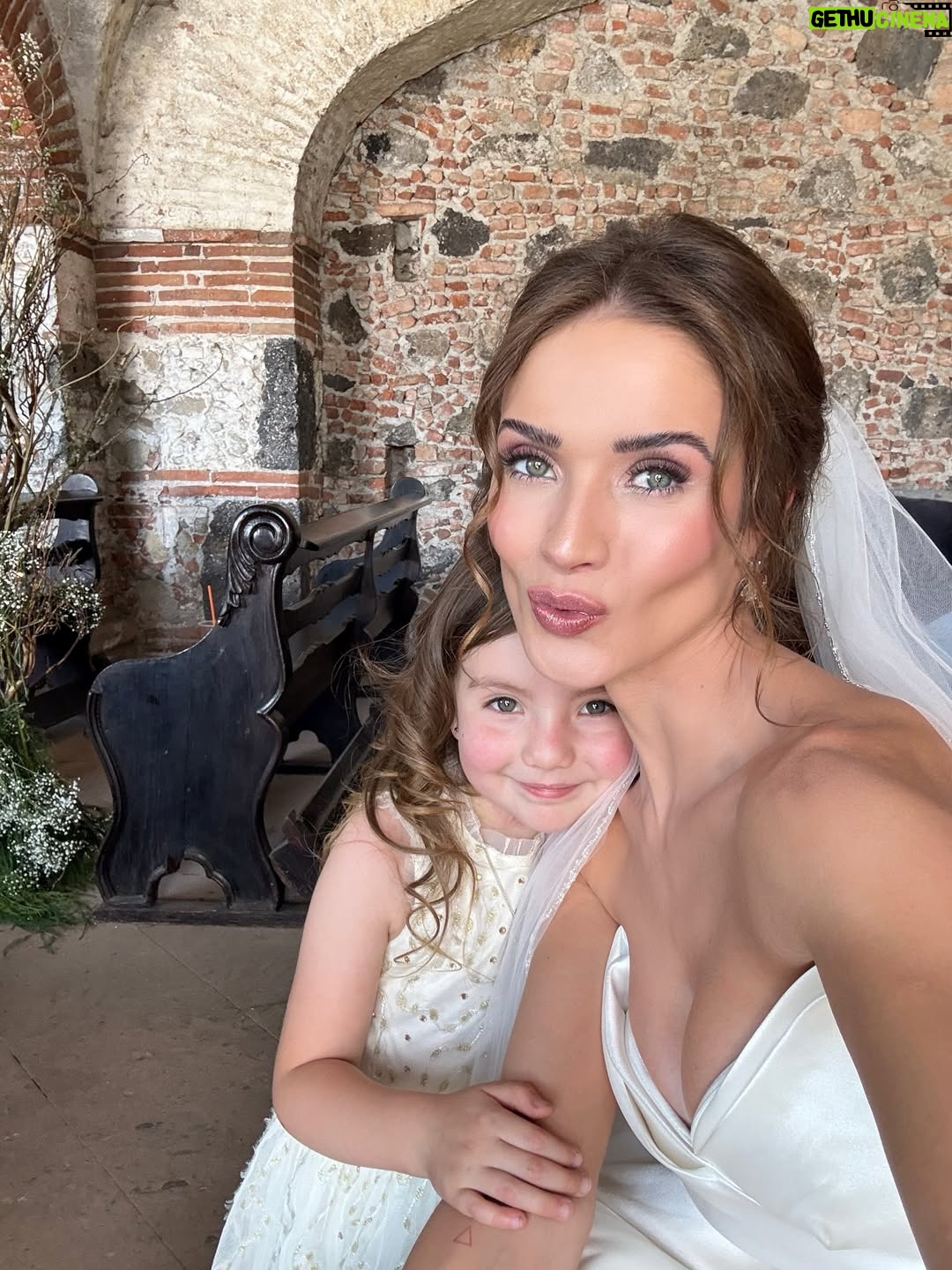 Kimberly Dos Ramos - 214.4K Likes - Gracias y mil gracias de todo ❤️ a tod@s ustedes por acompañarnos durante estos meses viendo @meatrevoaamarte 🐎🙏🏻. 
Gracias a todo el equipo que formó parte de esta gran historia 👏🏻 todos hicieron un trabajo maravilloso. 

Gracias a mis Kimystas 😍 y a todos por el amor ,por  el apoyo que le dieron a mi Victoria con sus videos, fotos , DM y por siempre ponernos al día con todo lo que pasaba en cada uno de los capítulos 👏🏻🙏🏻 ustedes son lo máximo .

Gracias y mil gracias también a @productormejia por confiar en mi , por darme la oportunidad de interpretar y sobre todo de disfrutar 
a mi Victoria en cada escena 🙏🏻😍 🐎 . 

Aquí les dejo más fotos y videos durante las grabaciones 🎥🥹. 

#novela #mexico #amor .
