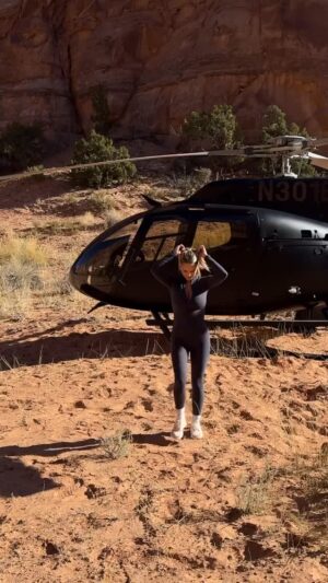 Kinsey Wolanski Instagram - Come fly in Canyon with me☀️
@rusrobin
#helicopter #helicopterpilot #pilotlife