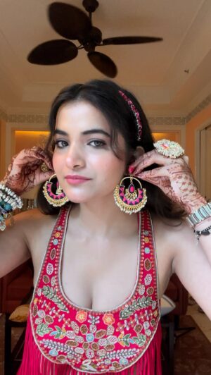 Kirti Rawat Instagram - The pink agenda is non-negotiable🩷
.
.
.
.
[wedding, shaadi, shaadi outfits, wedding fits, haldi outfits. Mehndi outfits, pink outfit, pink haldi outfit]