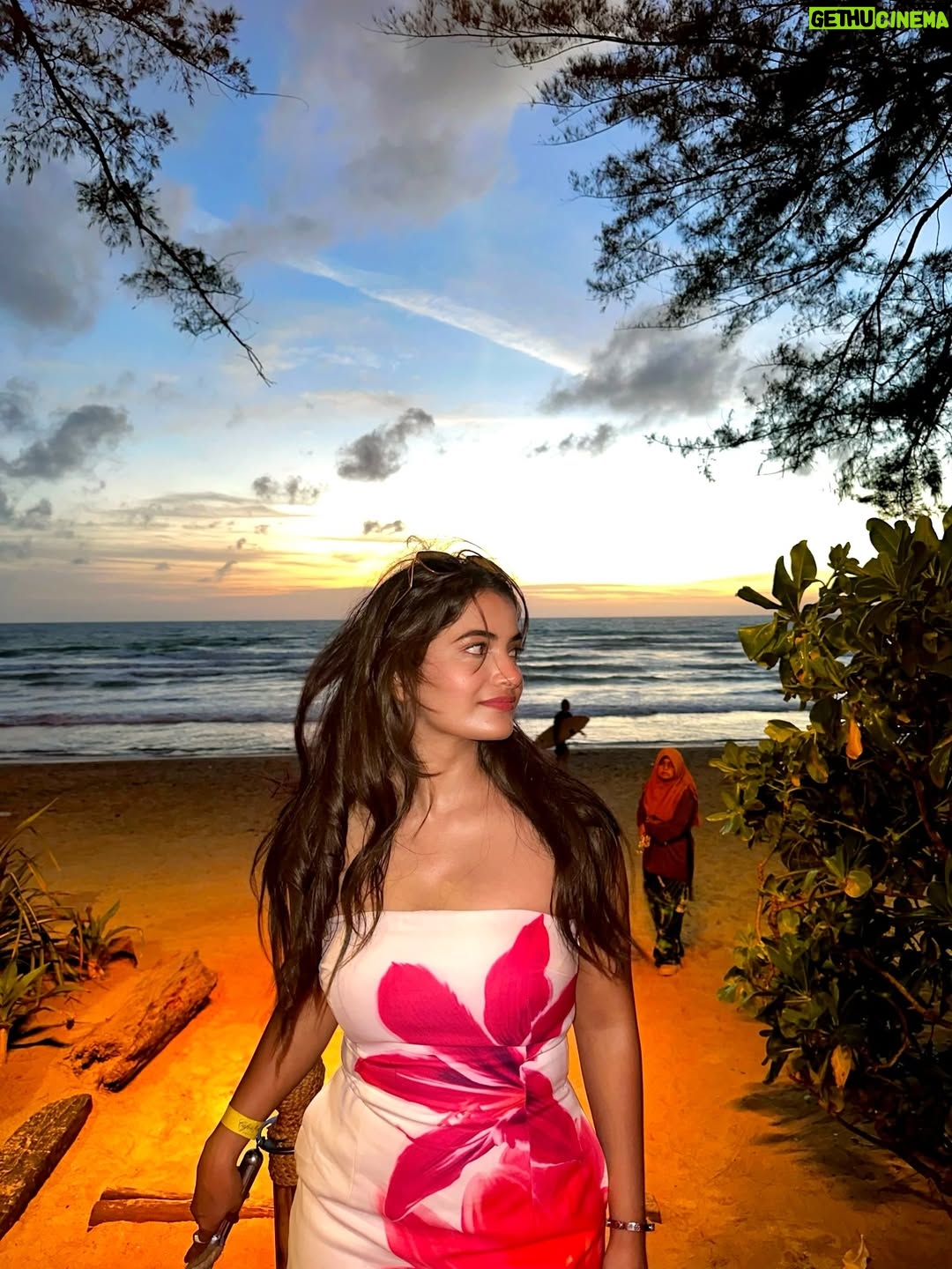 Kirti Rawat - 24K Likes - Painted by the sunset 🌅🏝️