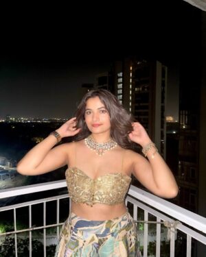 Kirti Rawat Instagram - Night shift💛