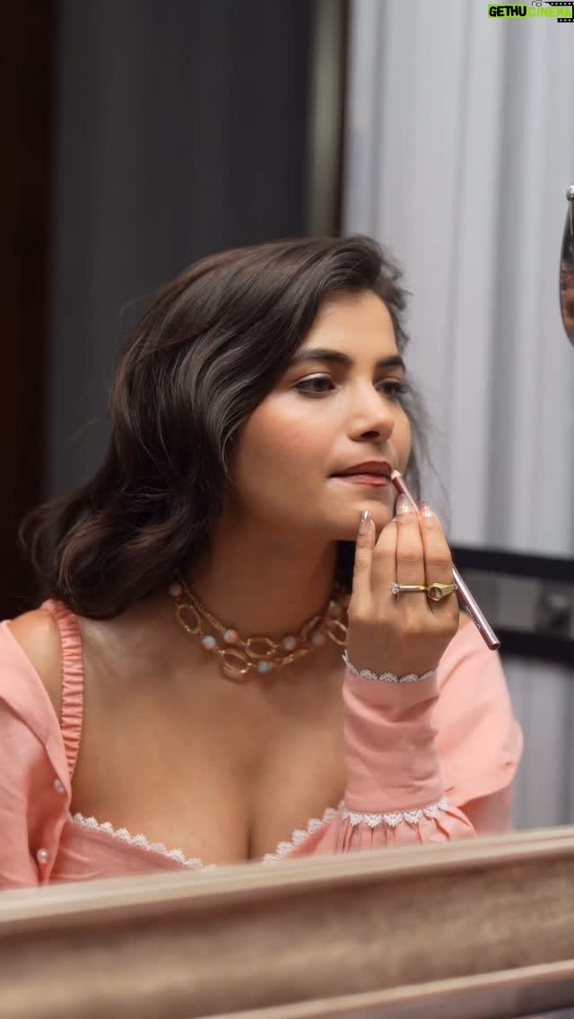 Kirti Rawat - 34.7K Likes - gloss of confidence🩷
.
.
.
[makeup, beauty, grwm, summer fashion, luxury, ootd]