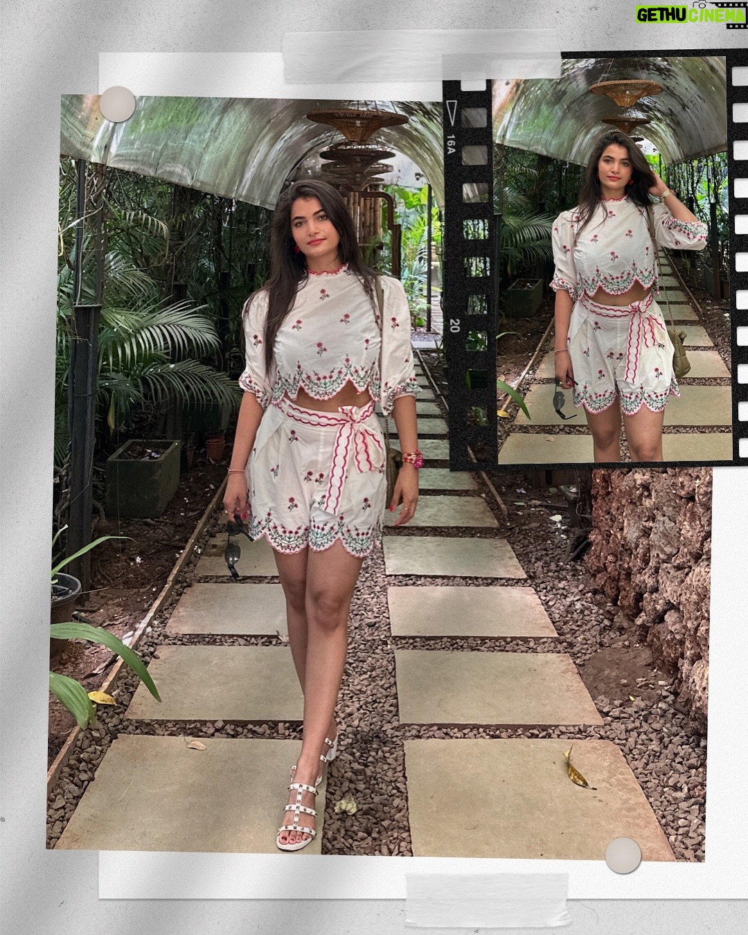 Kirti Rawat - 38.4K Likes - Swipe responsibly: may cause FOMO💁🏻‍♀️💚