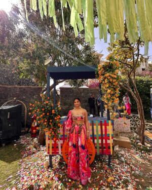 Kirti Rawat Instagram - Cotton candy mood🩷🤹🏻♀️💃🪭