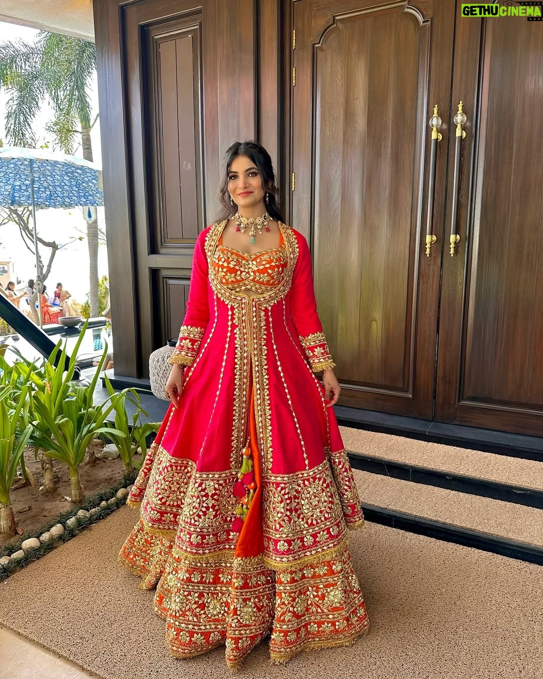 Kirti Rawat - 91.2K Likes - Proof that extra is an art form🧡