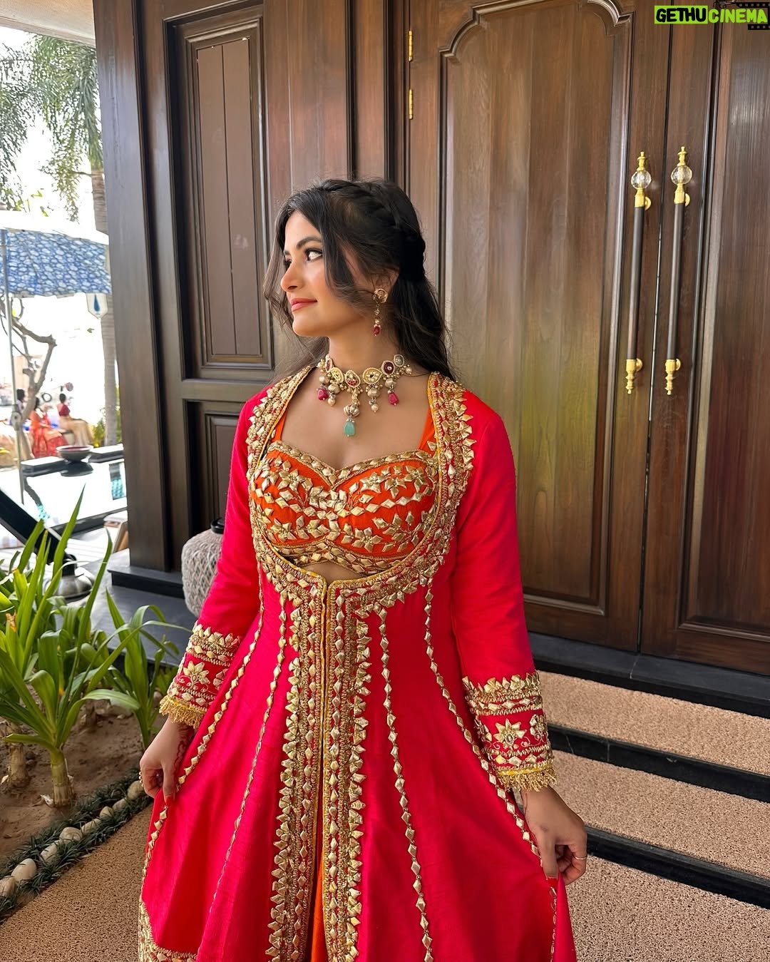 Kirti Rawat - 91.2K Likes - Proof that extra is an art form🧡
