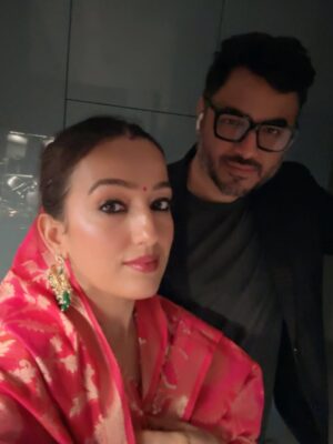 Kiwi Tandon Instagram - Karwachauth 2025 ♥️✨

( karwachauth pics, festival , festive , festival 2025, Indian festivals , Indian outfit, festive look)
#karwachauthlook #karwachauth2025 
#karwachauthmakeup #karwachauthpics #karwachauth #festivemakeup #festivalmakeup #indianfestivewear #karwachauthspecial