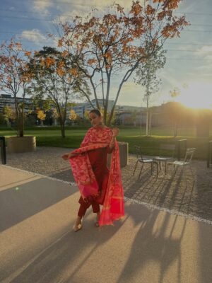 Kiwi Tandon Instagram - Karwachauth 2025 ♥️✨

( karwachauth pics, festival , festive , festival 2025, Indian festivals , Indian outfit, festive look)
#karwachauthlook #karwachauth2025 
#karwachauthmakeup #karwachauthpics #karwachauth #festivemakeup #festivalmakeup #indianfestivewear #karwachauthspecial