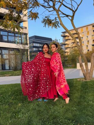 Kiwi Tandon Instagram - Karwachauth 2025 ♥️✨

( karwachauth pics, festival , festive , festival 2025, Indian festivals , Indian outfit, festive look)
#karwachauthlook #karwachauth2025 
#karwachauthmakeup #karwachauthpics #karwachauth #festivemakeup #festivalmakeup #indianfestivewear #karwachauthspecial