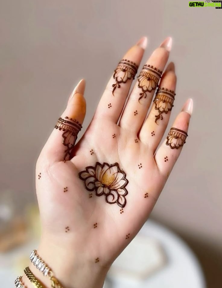 Kiwi Tandon - 147.9K Likes - Save & share with all mehndi lovers ✨♥️

I don’t know if it’s just me, but more than the palm I always get excited for the backhand …that’s where it shows the most🥰 

Source : Pinterest 

( mehndi henna designs , hand Mehndi aesthetic, hand Mehndi , karwachauth Mehndi , bridal Mehndi , teen Mehndi , minimal Mehndi designs, simple Mehndi design , simple henna designs) 
#hennamehndi #mehndiidea #mehndidesigns #hennadesigns #karwachauthmehndi #bridalhenna #bridalmehndidesigns #simplemehndi #minimalmehndi #simplehennadesign #minimalhenna