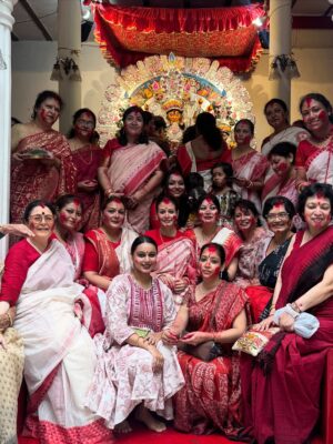 Koel Mallick Instagram - শুভ বিজয়া দশমী 🙏 #blessings #love #life #familybond
