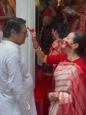 Koel Mallick Instagram - শুভ বিজয়া দশমী 🙏 #blessings #love #life #familybond