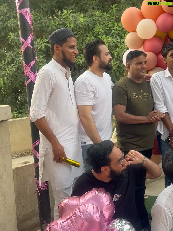 Komal Aziz Khan - 84.1K Likes - Set out to build a fashion company ended up building a soul family @omalbykomal 
What an incredible 35th birthday ! Thank you everyone for all the love and @twistlesbyghania for the cake ❤️