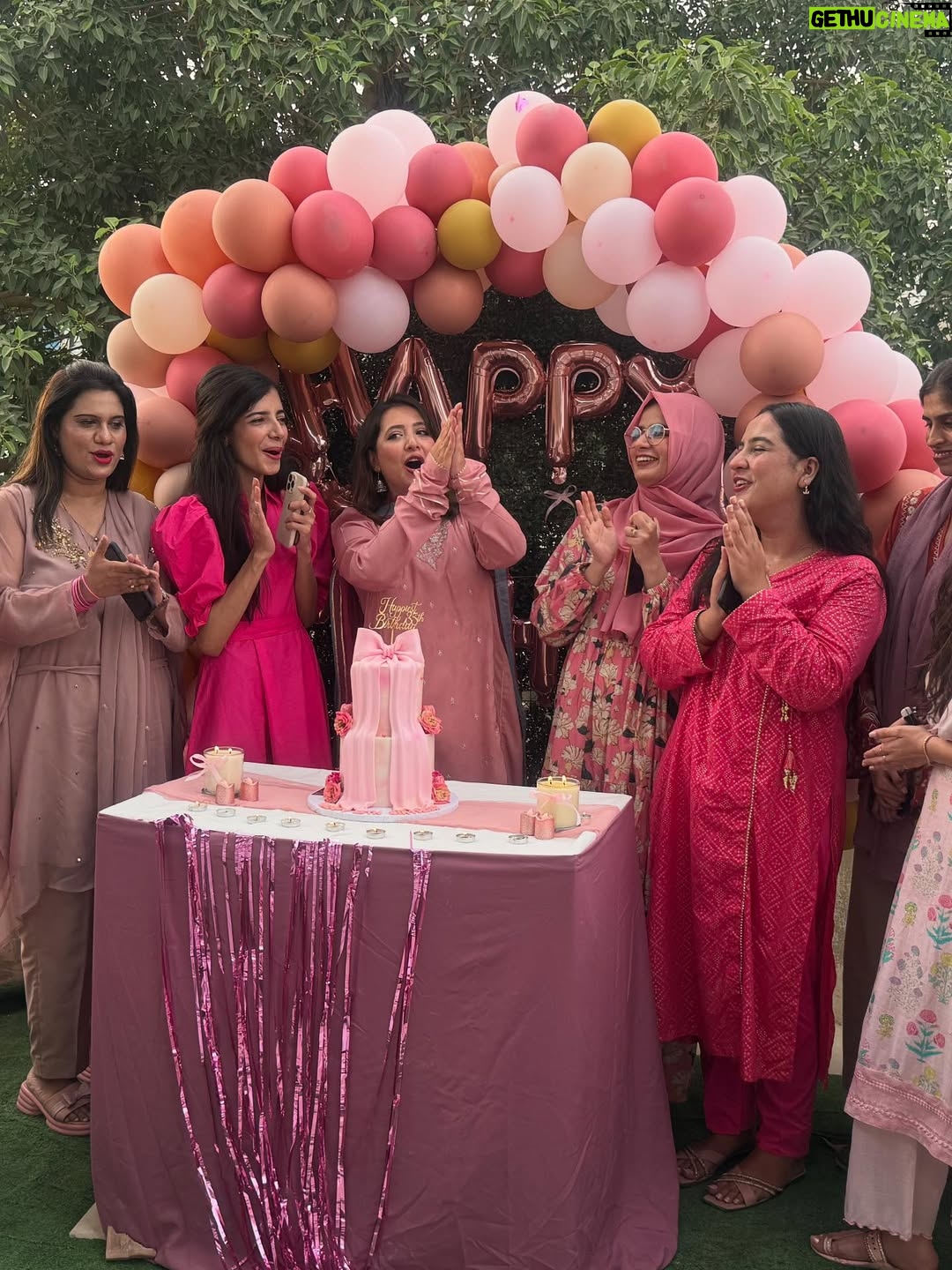 Komal Aziz Khan - 84.1K Likes - Set out to build a fashion company ended up building a soul family @omalbykomal 
What an incredible 35th birthday ! Thank you everyone for all the love and @twistlesbyghania for the cake ❤️