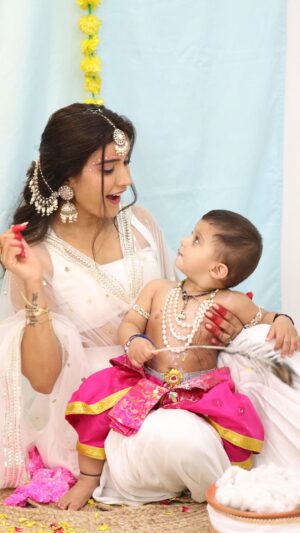 Komal Gudan Instagram - 🪔 On this Janmashtami, may the gentle melody of Krishna’s flute fill your heart with peace, love, and joy. May his blessings bring harmony to your home and sweetness to your life, just like the divine smile of Kanha. 💛✨
#lionbaby #HappyJanmashtami #khana #DivineBlessings #PeaceAndJoy #viral