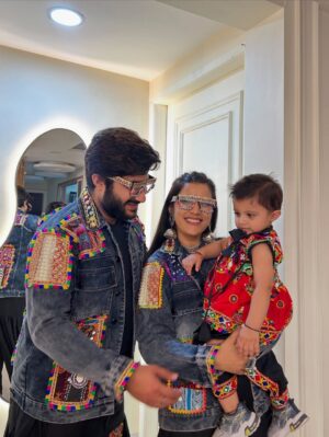Komal Gudan Instagram - Day-2 Navratri”2025🥁
Proof that we can coordinate outfits… but not opinions 😅 #FamilyButSarcastic #FestiveChaos #dandiyaedition #trendingsongs #fyppp #viralpost❤️ #garbalovers❤️ #navratri❤️ #day2