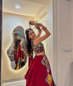 Komal Gudan Instagram - Navratri”25 ❤️
Day 1 of dandiya and my outfit already danced more than I did 💃✨ #DandiyaNight #NavratriVibes #GarbaGlow #OutfitOnPoint #Day1Done #FestiveSeason #DesiVibes #Navratri2025 #garbalook #trendinsong #viralpost❤️ #fyppp