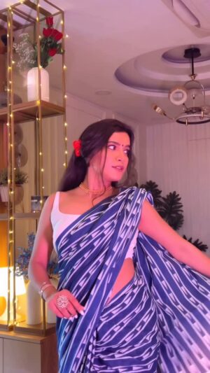 Komal Gudan Instagram - 🫣❤️😁

#FestivalFashion
trendingaudio #DesiVibes #MeeshoFind #trendingreels 
#fyppp BudgetFashion #SareeBlouse #AffordableStyle #MeeshoFinds #FestiveLook #komalgudan #Trendingreels#youtubeshorts
#Reel #Reels #trending #Explore #Saree #meesho #blouse #Festive  #Viralbags #Trendingbag  #Makeup [ Bag Trending, Look, Makeup up, Viral, Viral hacks, Daytime makeup, Explore, Explore page]