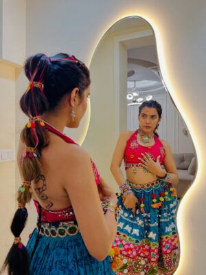 Komal Gudan Instagram - Day-3 Navratri”2025✨
Serving snake vibes 🐍 but still expected to play dandiya like a ‘sundar susheel naari’ 💃✨ #SnakeButMakeItFashion #DandiyaDrama #NotYourRegularGarbaLook #trending #relatable #viralpost #navratrispecial❤️ #day3 #trendingaudio #fypppp