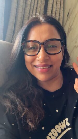 Kranti Redkar Instagram - Saglyanna amantran aahe .. nakki yene.. ( NO GIFTS AND FLOWERS PLEASE) 🤪🤣