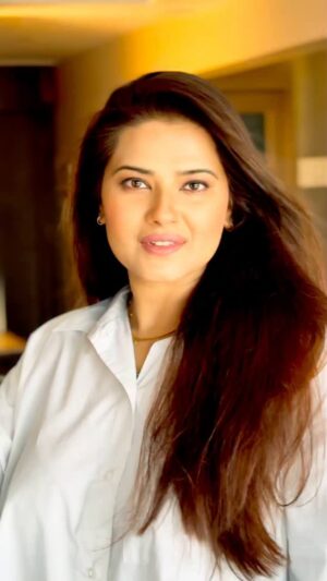 Kratika Sengar Instagram - Thoda sa noor hoon, thoda sa shor💫
.
.
. 
🎥 By @iam_kunalverma