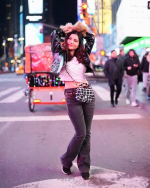 Krisheka Patel Instagram - 💕🦋✨🌈🍟🛍️🗽🌸🍬🫶🏻🤌🏻 #nycdiaries❤️