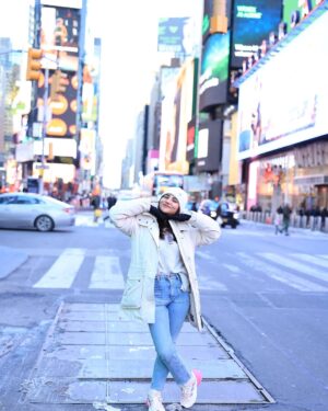 Krisheka Patel Instagram - Forever in love with New York 🤌🏻💕🫶🏻😻#nycstreets#timesquarenewyorkcity🌆🗽#snow❄☃️ #lovenyc❤️ #lovetravling✈️