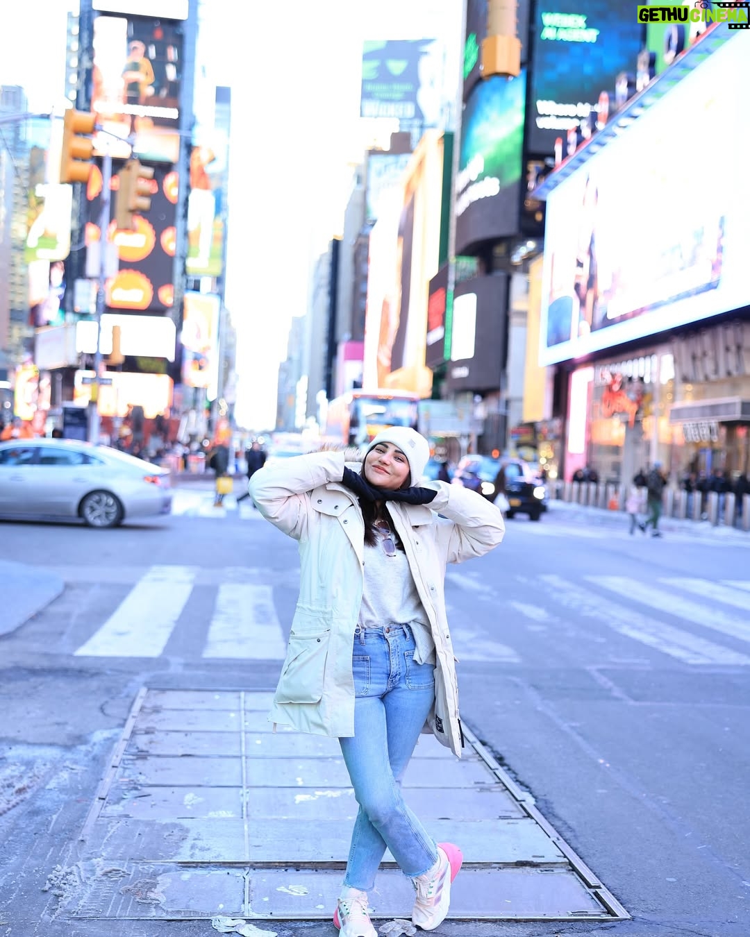 Krisheka Patel - 7.6K Likes - Forever in love with New York 🤌🏻💕🫶🏻😻#nycstreets#timesquarenewyorkcity🌆🗽#snow❄☃️ #lovenyc❤️ #lovetravling✈️